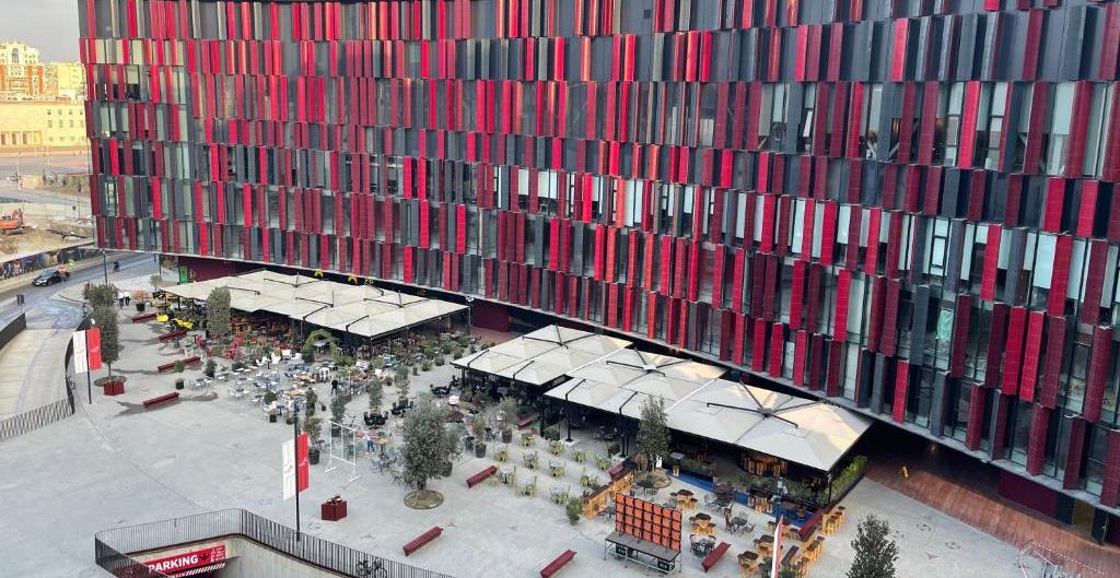 Mbyllen bizneset ne Air Albania, hapesirat e lokaleve u kthehen tifozeve